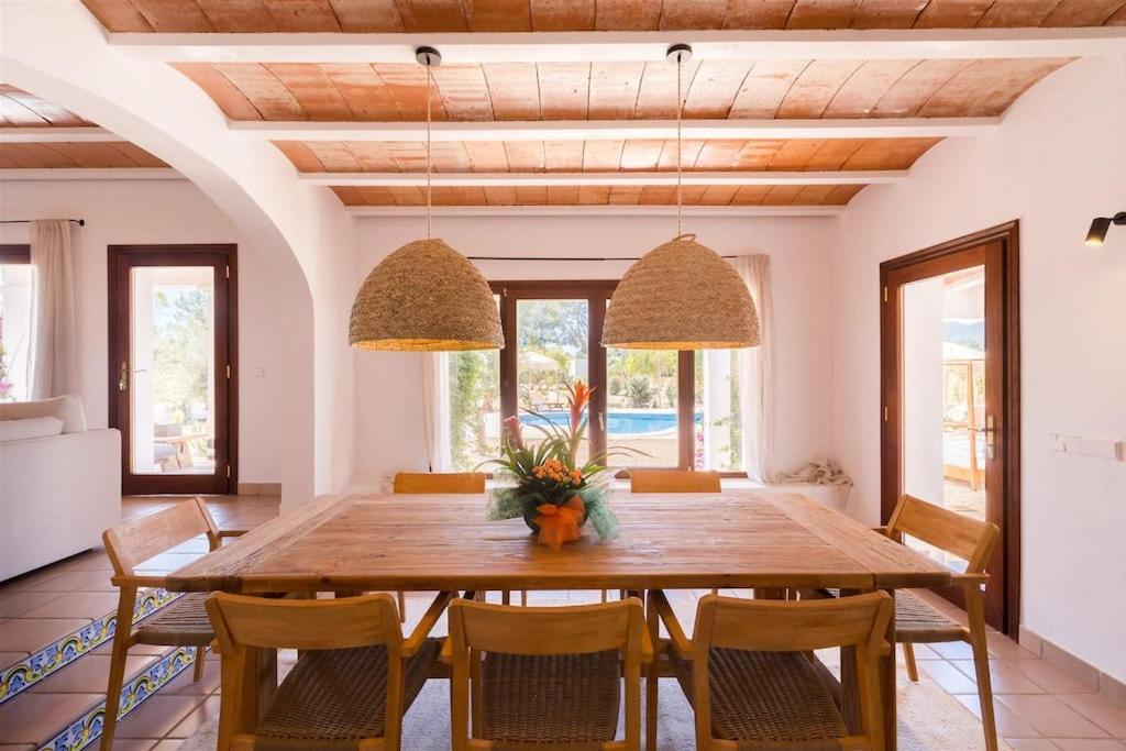 4 Palms Only 5 Minutes From Ibiza Villa Montecristo
