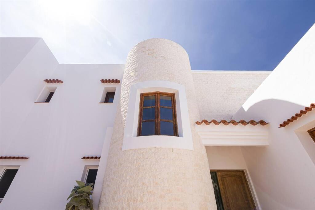 4 Palms Only 5 Minutes From Ibiza Villa