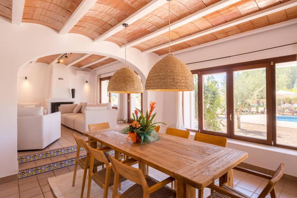 4 Palms Only 5 Minutes From Ibiza *
