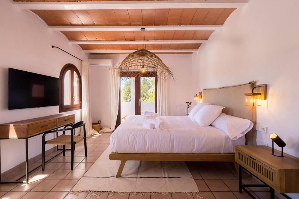 4 Palms Only 5 Minutes From Ibiza * Montecristo