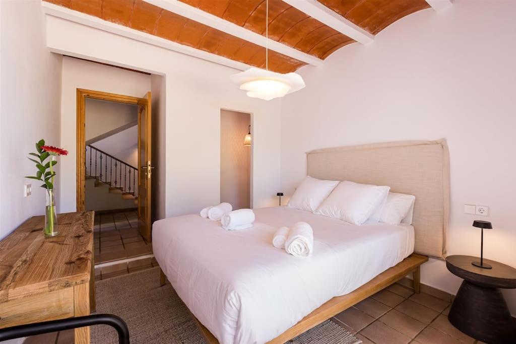4 Palms Only 5 Minutes From Ibiza Montecristo