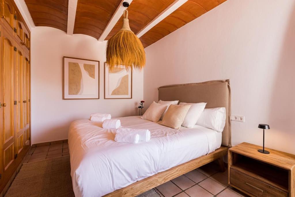 4 Palms Only 5 Minutes From Ibiza