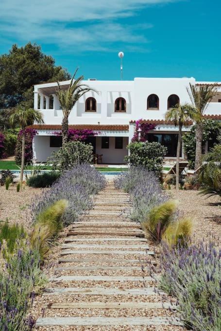 Villa 4 Palms Only 5 Minutes From Ibiza *