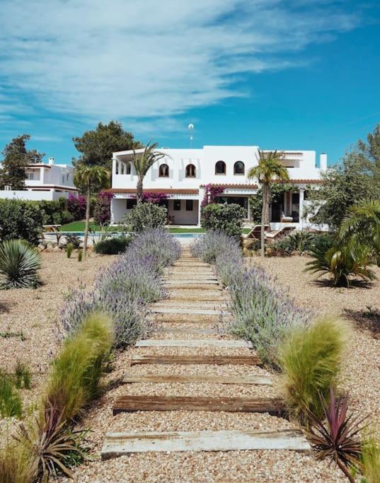 Villa 4 Palms Only 5 Minutes From Ibiza Montecristo