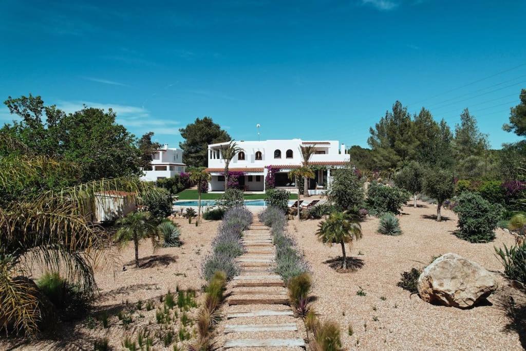4 Palms Only 5 Minutes From Ibiza Villa